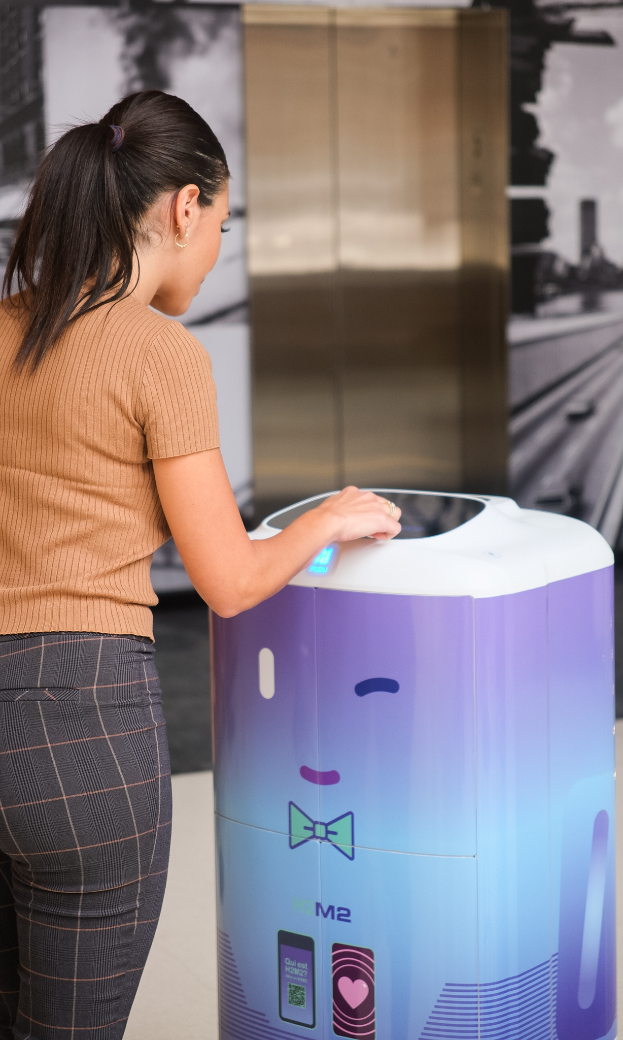 H2M2, Robot de service en chambre